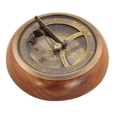 Слънчев часовник - компас с дървена основа