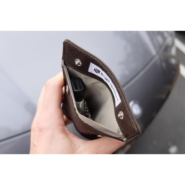 Калъф/протектор за автомобилен ключ (за автомобили с безключово запалване) Silent Pocket, светлосив SPS-FGGRC