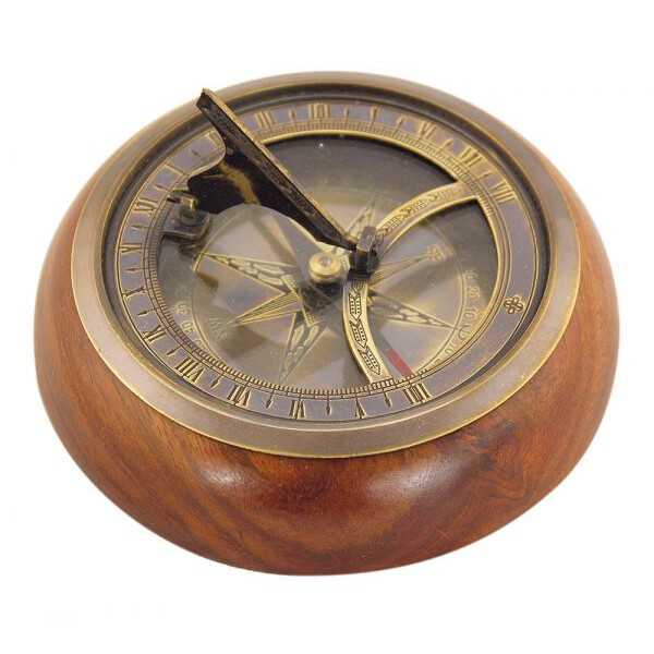 Слънчев часовник - компас с дървена основа